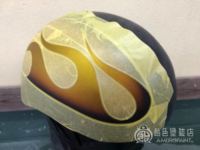 カスタムペイント工程　ダックテールヘルメット 【左右非対称フレイムス】のサムネイル画像