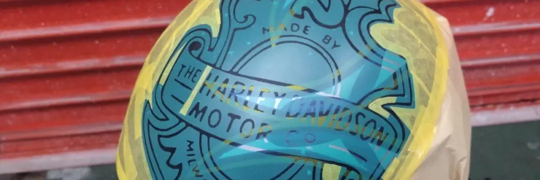 ジョッキーヘルメット【フレイムスとオークリーフ】のサムネイル