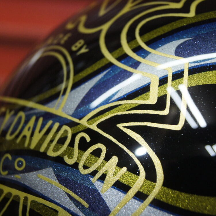 ジョッキーヘルメット【フレイムスとオークリーフ】のサムネイル画像