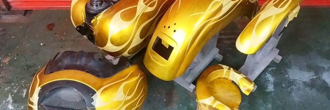 ハーレー 02FXDX【ゴールドフレイムス】のサムネイル