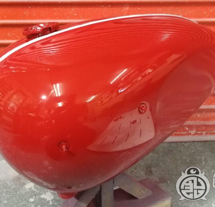 トライアンフ TR6C タンク【マットレッド】のサムネイル画像