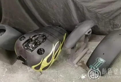 ハーレー 15FXDBB【ゴーストフレイムスにエンブレム】のサムネイル画像