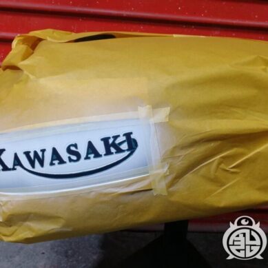 カスタムペイント工程　カワサキ W650 タンク 【ソリッド ネイビーブルー】のサムネイル画像
