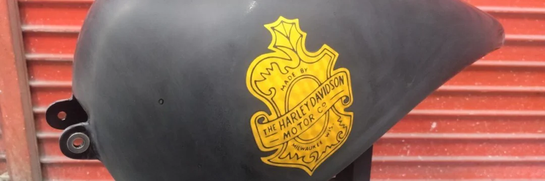 ハーレー 98FXD タンク【ゴールドリーフ オークリーフ】のサムネイル