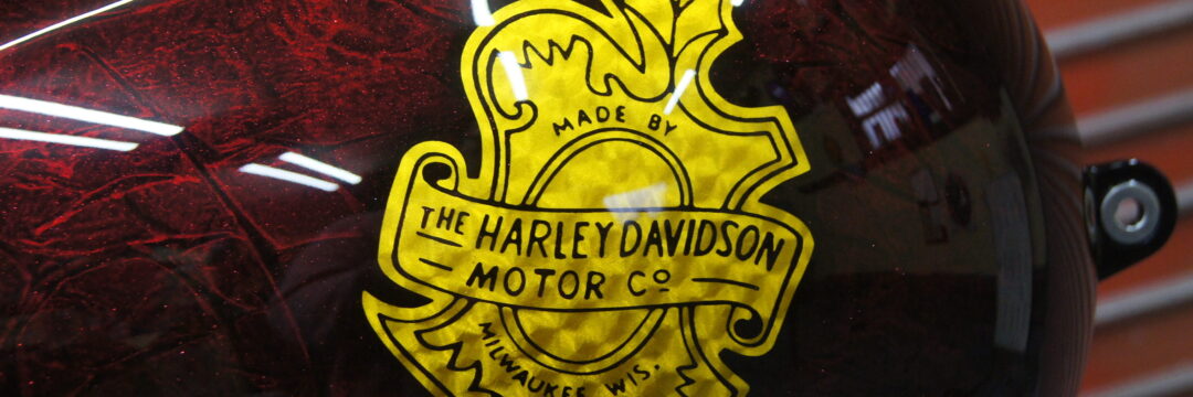 H-D 98FXD Tank [Gold Leaf Oak Leaf]