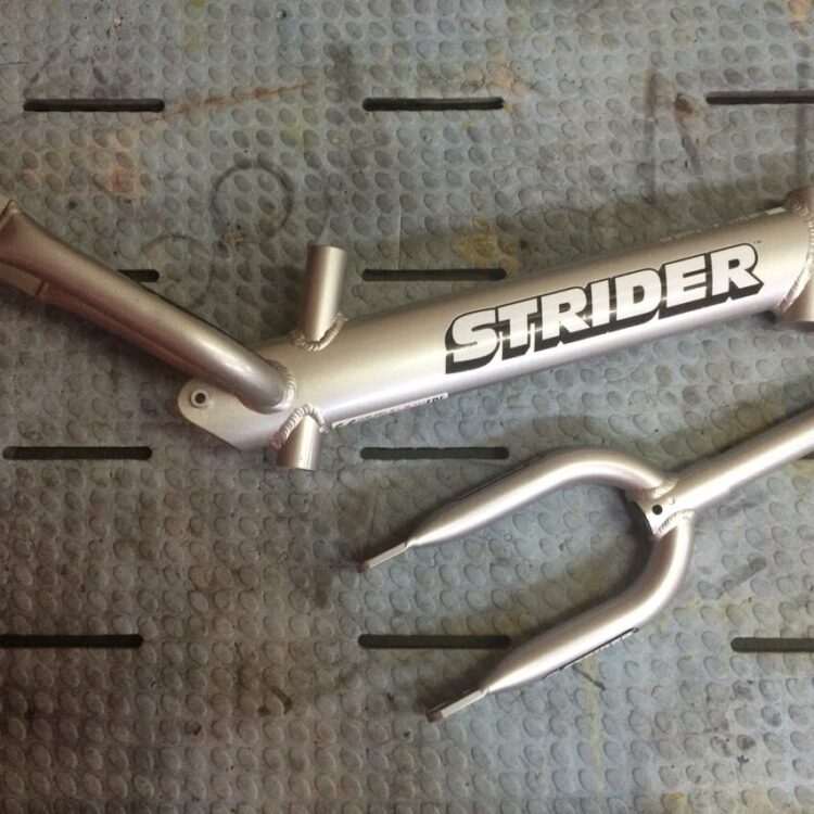 STRIDER【グロスとマット】のサムネイル画像