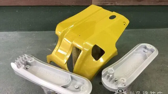 ヤマハ MT-01【シルバーリーフ】のサムネイル