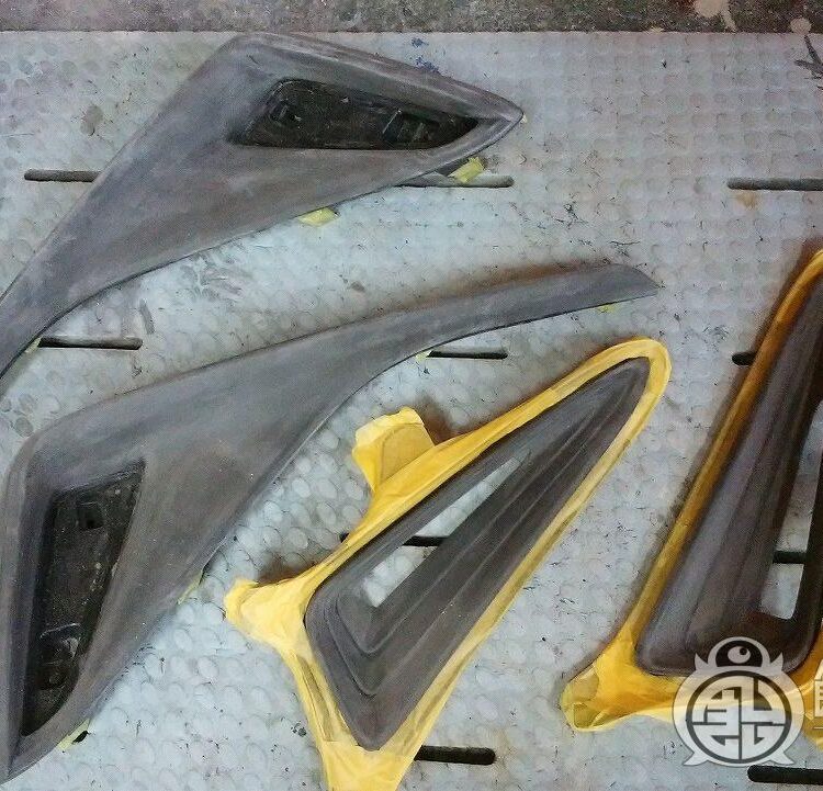 トヨタ C-HR エアロ【レインボーフレーク】のサムネイル画像