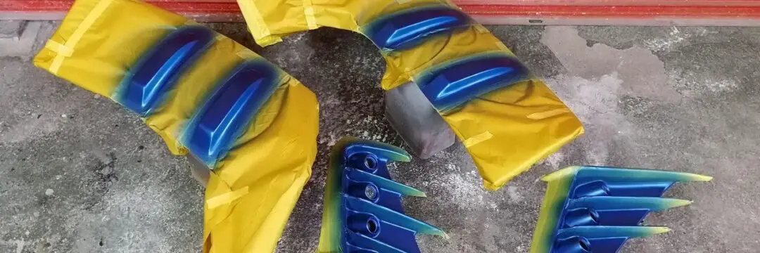 トヨタ C-HR エアロ【レインボーフレーク＆指定ブルー】のサムネイル