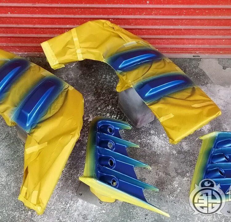トヨタ C-HR エアロ【レインボーフレーク&指定ブルー】のサムネイル画像
