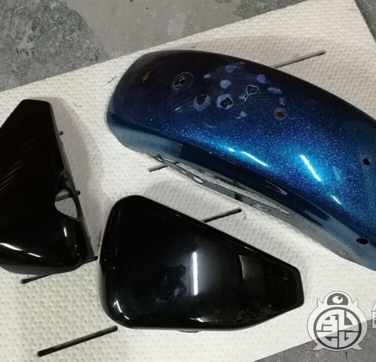 ハーレー XL1200V リアフェンダー&サイドカバー【ハードキャンディカスタム】のサムネイル画像