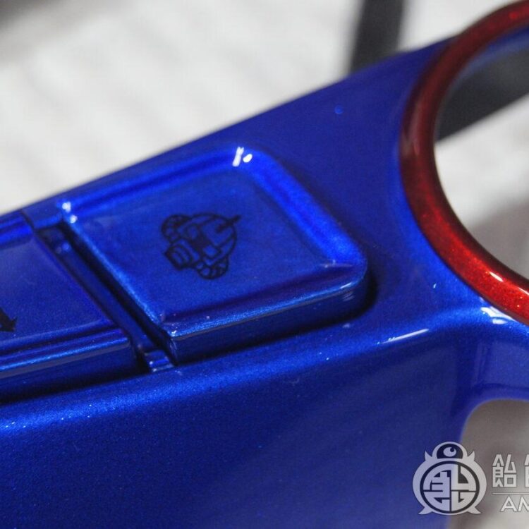 トヨタ プリウス ハンドルパネル【ブルー&レッド】のサムネイル画像