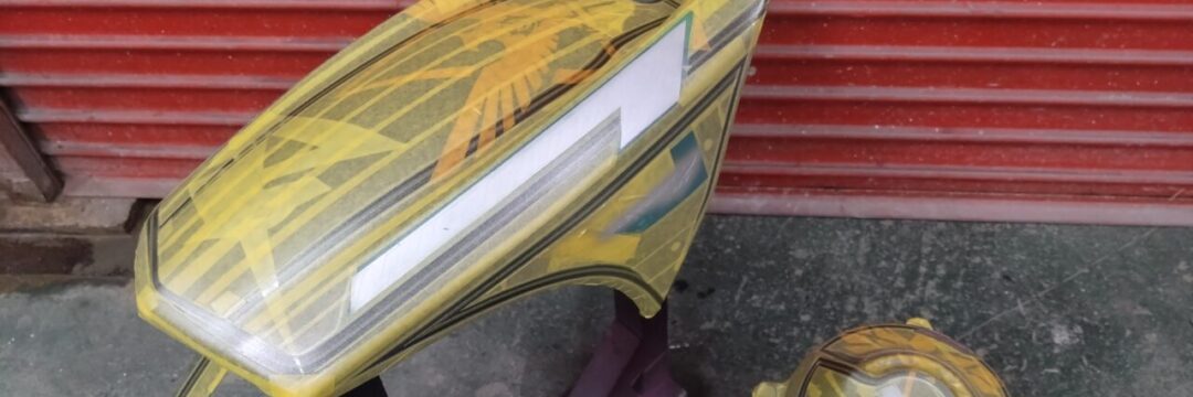 ヤマハ TRACER9 リアフェンダー＆クラッチカバー【ゴールド・シルバーリーフ】のサムネイル