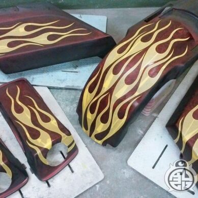 カスタムペイント工程 ハーレー ロードキング 【ラップペイント フレイムス】のサムネイル画像