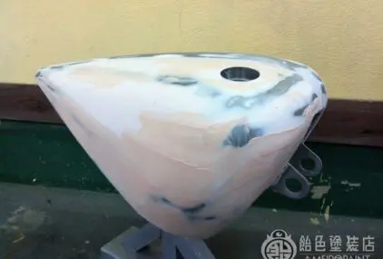 ハーレー 社外タンク【ソリッドブラック】のサムネイル画像