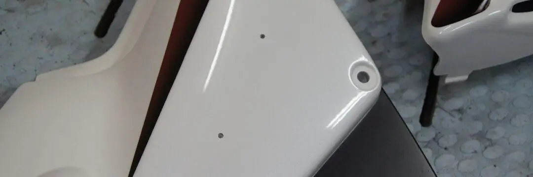 ホンダ CB1300 サイドカバー【純正リメイク】のサムネイル