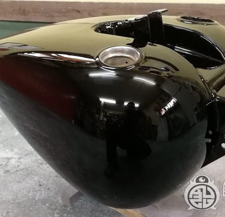 ハーレー FXR タンク【ソリッドブラック】のサムネイル画像