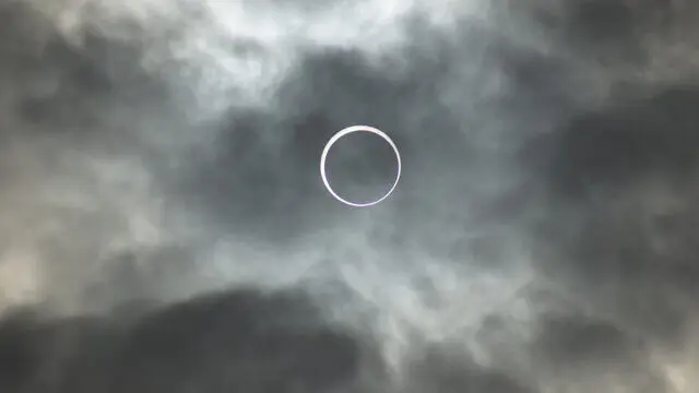 月と太陽のサムネイル