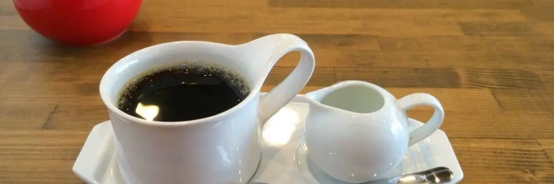 開店前の喫茶店に潜入のサムネイル